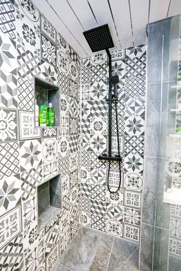 Funky City Apartment - Secure Parking - Wifi - Sleeps 6 - No Parties Belfast Ngoại thất bức ảnh