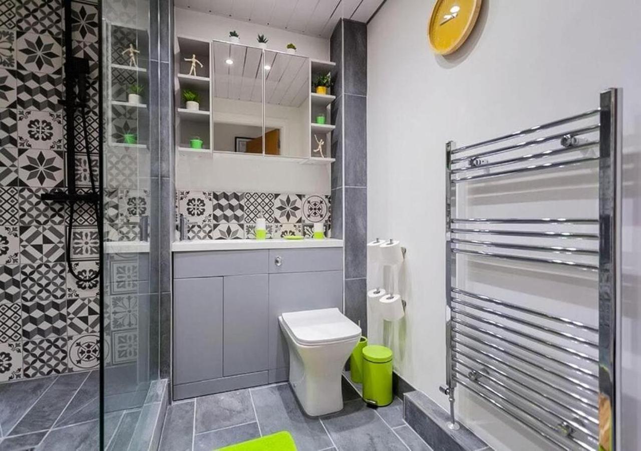 Funky City Apartment - Secure Parking - Wifi - Sleeps 6 - No Parties Belfast Ngoại thất bức ảnh